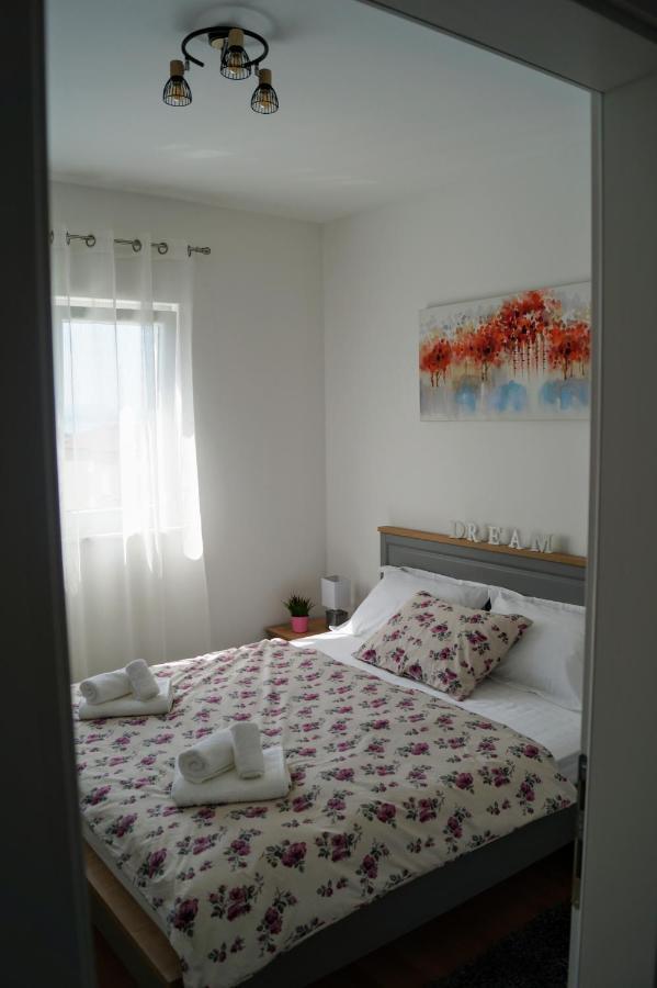 Apartment Ivona With Beautiful Seaview Makarska Dış mekan fotoğraf